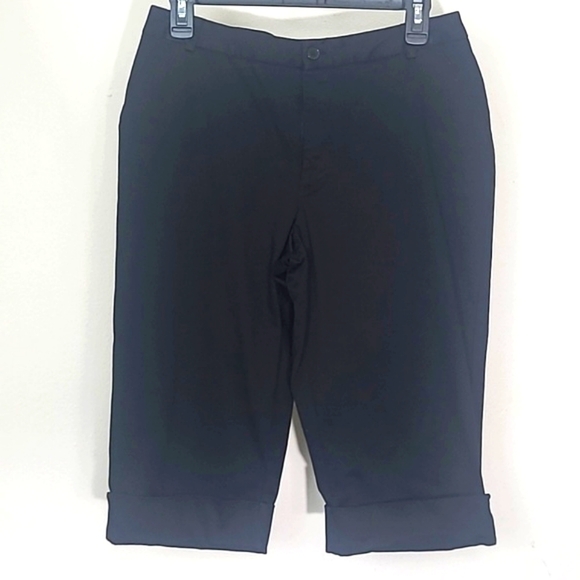 Hannah black Bermuda shorts stretch front pockets mid-rise belt loops EUC 6 - Picture 1 of 6